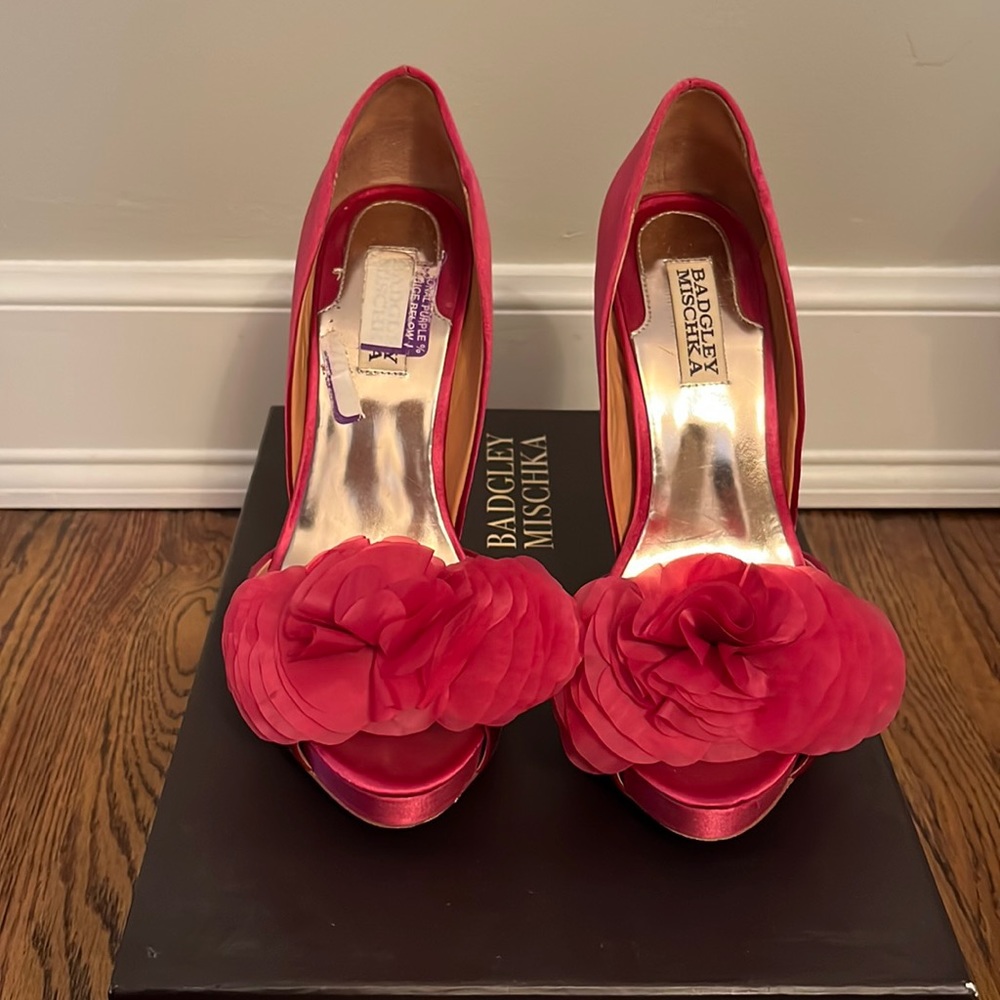 Badgley Mischka size 7 1/2 platform sandal